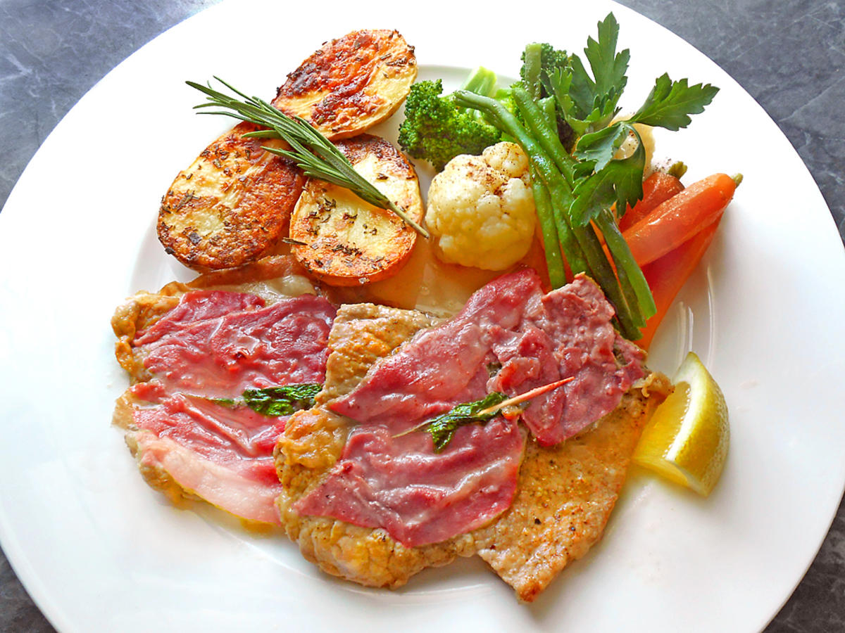 Saltimbocca alla romana - Rosmarinkartoffeln - Kaisergemüse - Rezept - Bild Nr. 16254