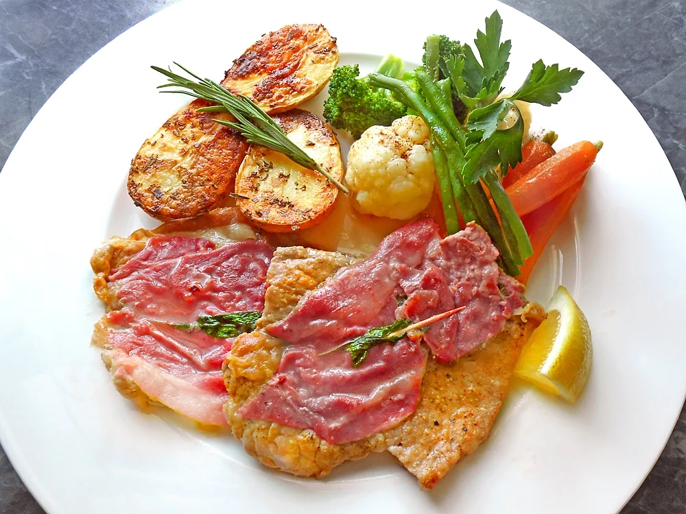 Rezept: Saltimbocca alla romana - Rosmarinkartoffeln - Kaisergemüse Bild Nr. 16254 Saltimbocca alla romana - Rosmarinkartoffeln - Kaisergemüse - Rezept - Bild Nr. 16254