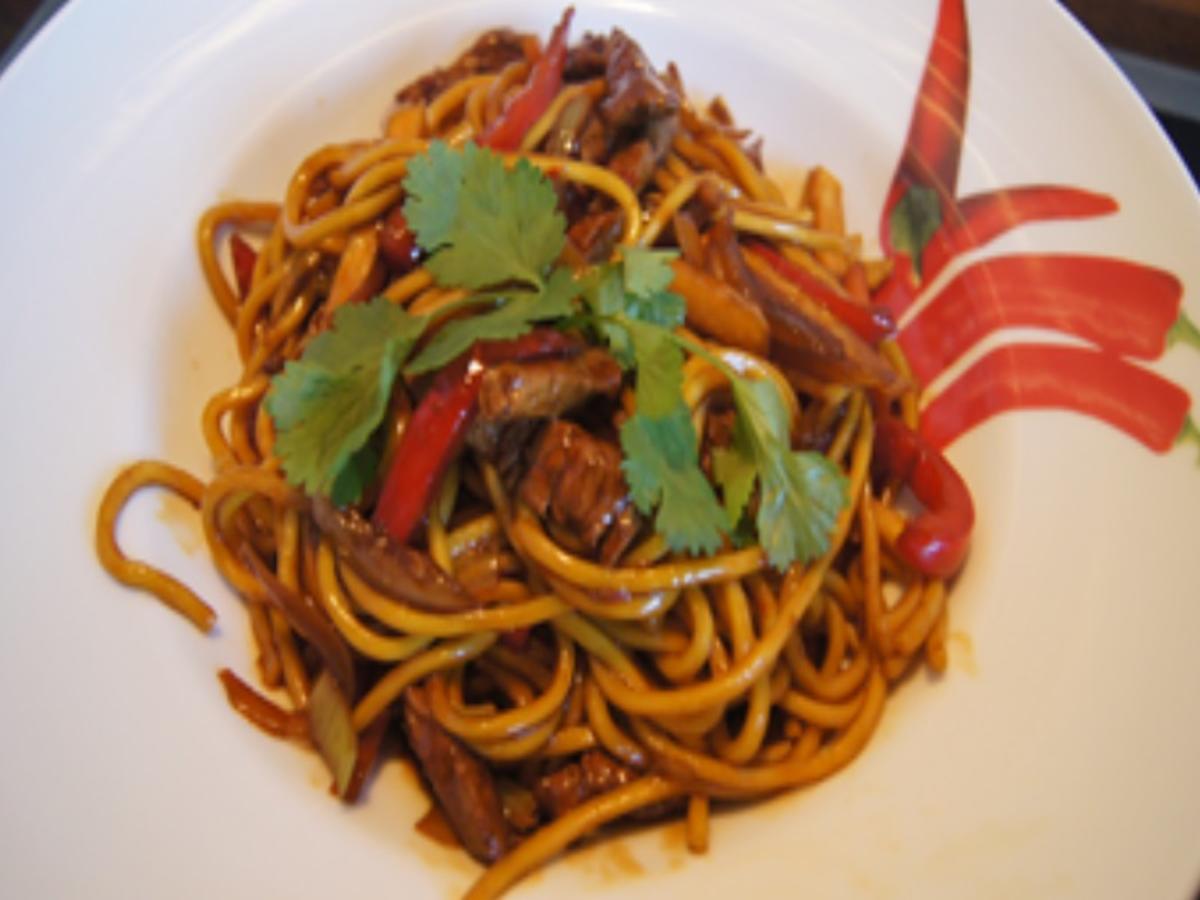 Nudeln mit Schweinefilet und Gemüsemix - Rezept - kochbar.de