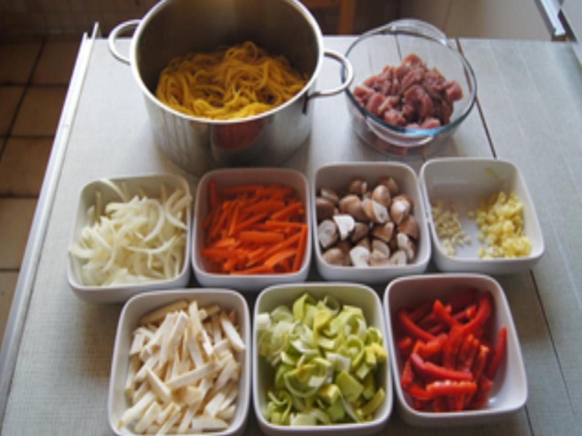 Nudeln mit Schweinefilet und Gemüsemix - einfach - von MausVoh