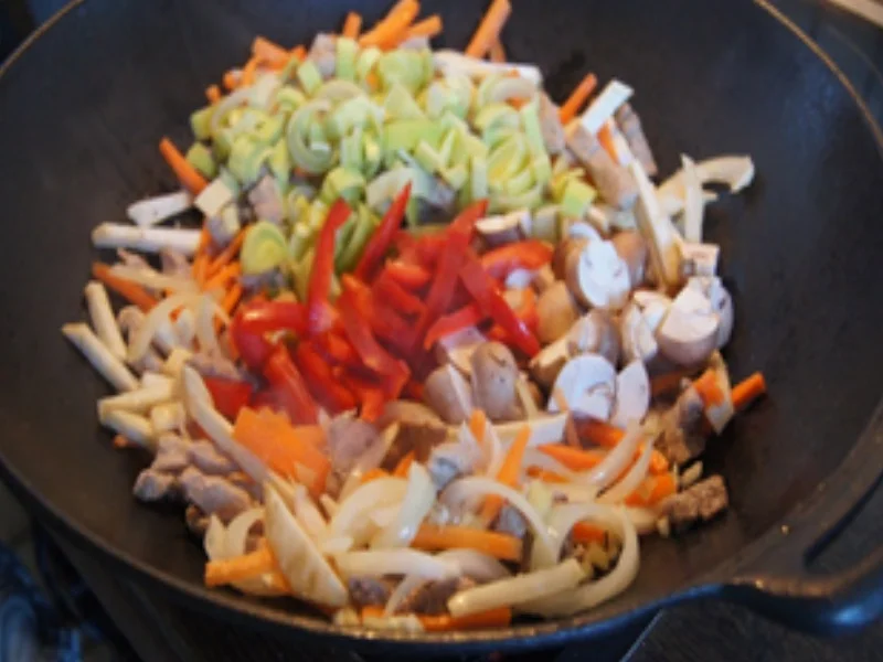 Rezept: Nudeln mit Schweinefilet und Gemüsemix Bild Nr. 8 Nudeln mit Schweinefilet und Gemüsemix - Rezept - Bild Nr. 8