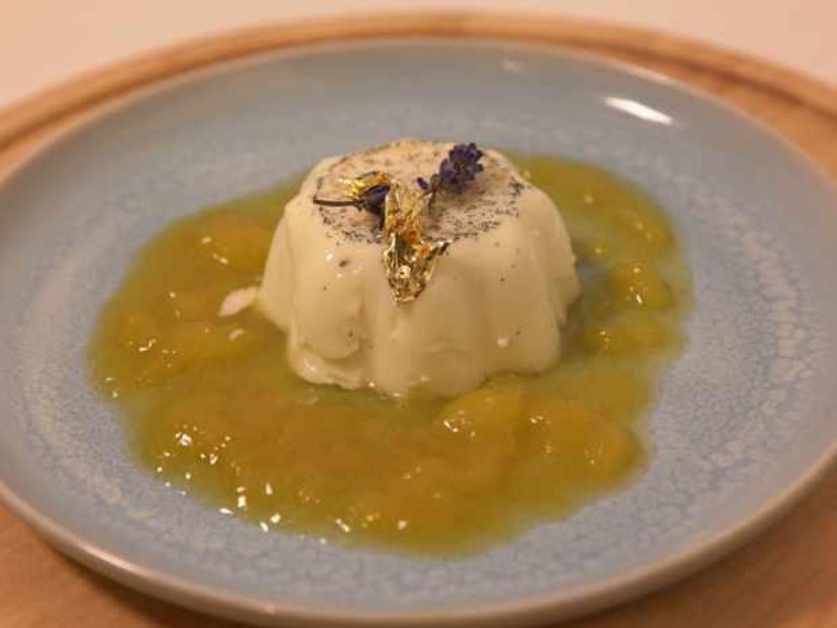 Lavendel Pannacotta mit Mangosoße - von Das perfekte Dinner Lavendel Pannacotta mit Mangosoße - von Das perfekte Dinner