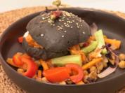 Butter-Chicken-Burger auf Kichererbsen-Salat - Rezept - Bild Nr. 16255