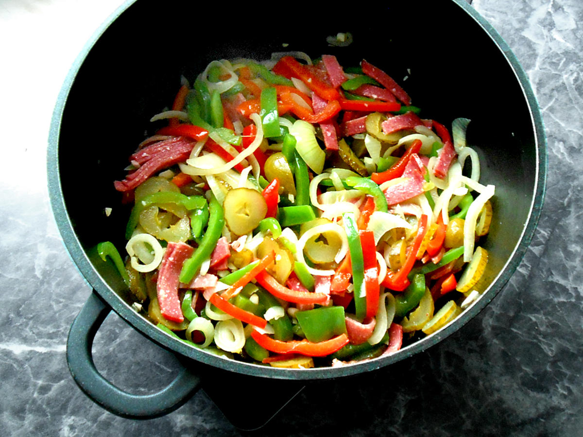 Soljanka mit Zitrone und saurer Sahne - einfach - 15 kcal/100g