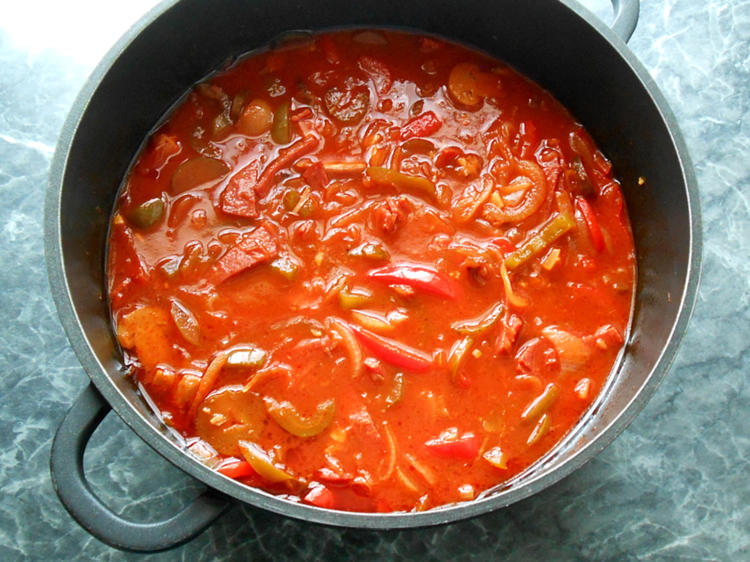 Soljanka mit Zitrone und saurer Sahne - einfach - 15 kcal/100g