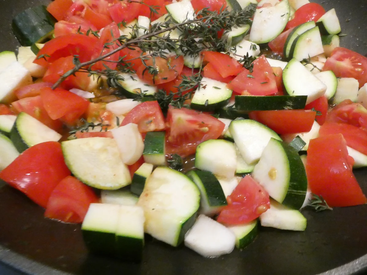 Hackbällchen-Gemüse-Pfanne auf Reis - Rezept - Bild Nr. 16261