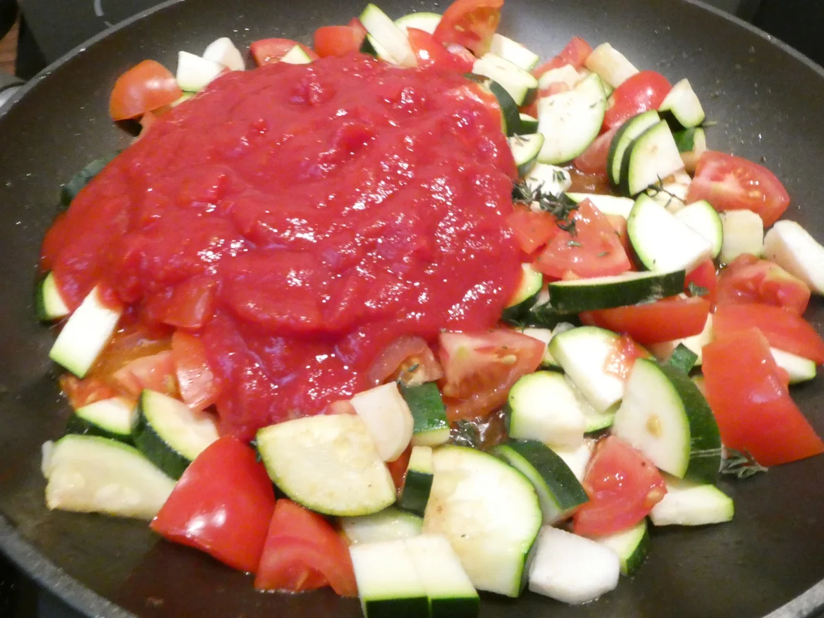 Hackbällchen-Gemüse-Pfanne auf Reis - Rezept - Bild Nr. 16262