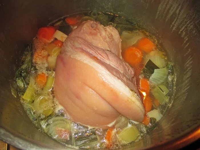 Rezept: Eisbein mit Senfsoße ostdeutscher Art - kulinarische Weltreise 11-2022 Bild Nr. 16284 Eisbein mit Senfsoße ostdeutscher Art - kulinarische Weltreise 11-2022 - Rezept - Bild Nr. 16284