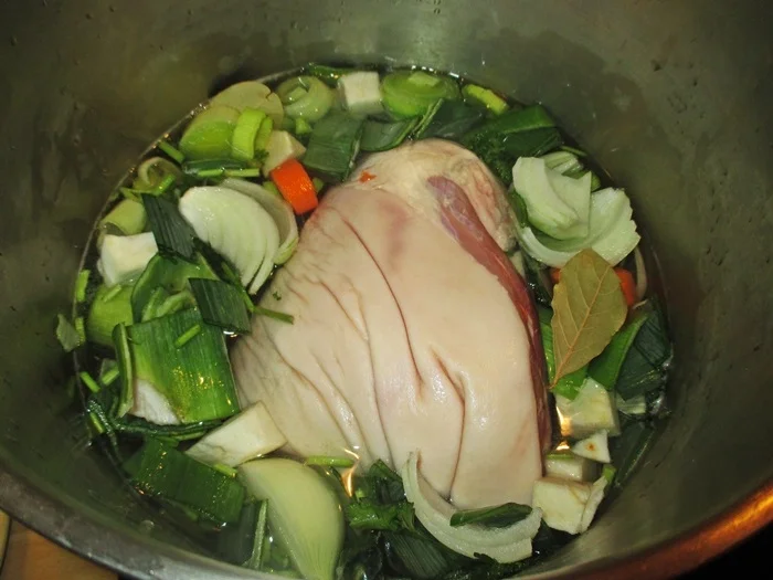 Rezept: Eisbein mit Senfsoße ostdeutscher Art - kulinarische Weltreise 11-2022 Bild Nr. 16285 Eisbein mit Senfsoße ostdeutscher Art - kulinarische Weltreise 11-2022 - Rezept - Bild Nr. 16285