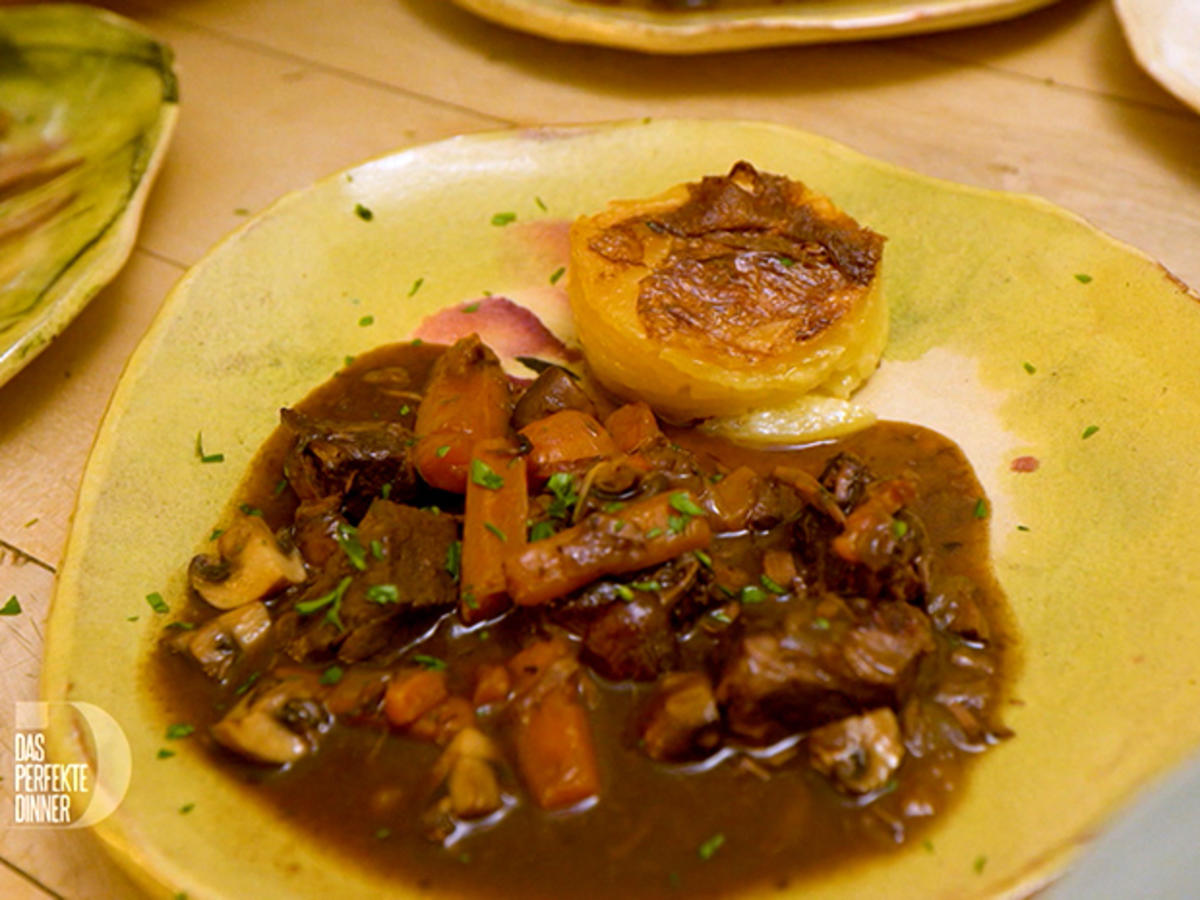 Rindfleisch in Burgundersauce und Kartoffelgratin - Rezept - kochbar.de