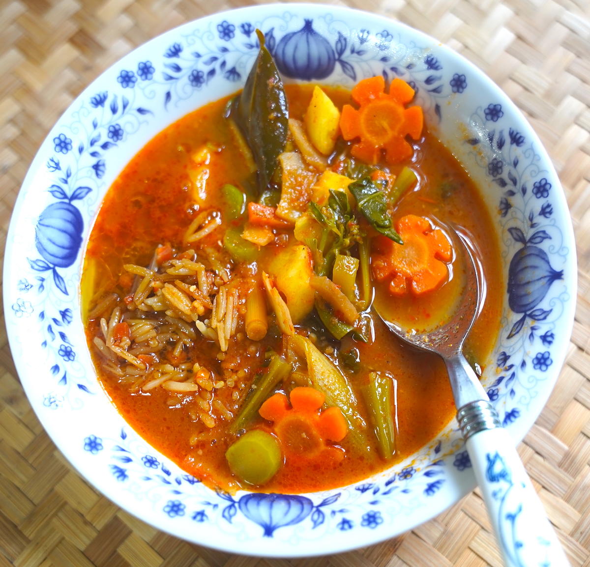 Tom Yam Suppe mit Gemüse und Reis - Rezept - Bild Nr. 16281