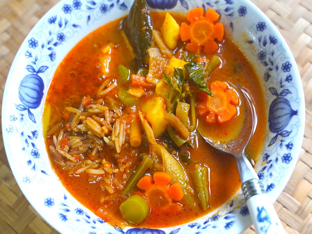 Tom Yam Suppe mit Gemüse und Reis - Rezept - kochbar.de