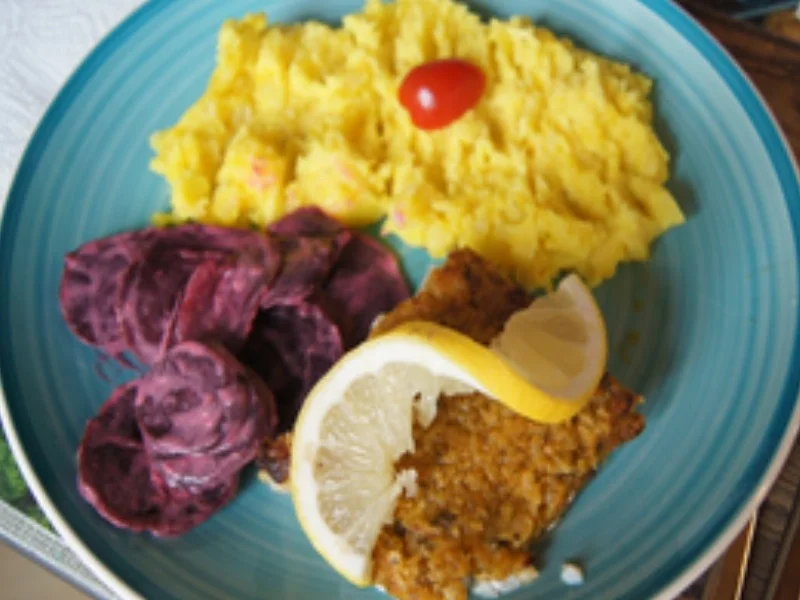 Seelachsfilet à la Bordelaise mit Rote-Bete-Salat und cremigen Kartoffelstampf - Rezept - Bild Nr. 2
