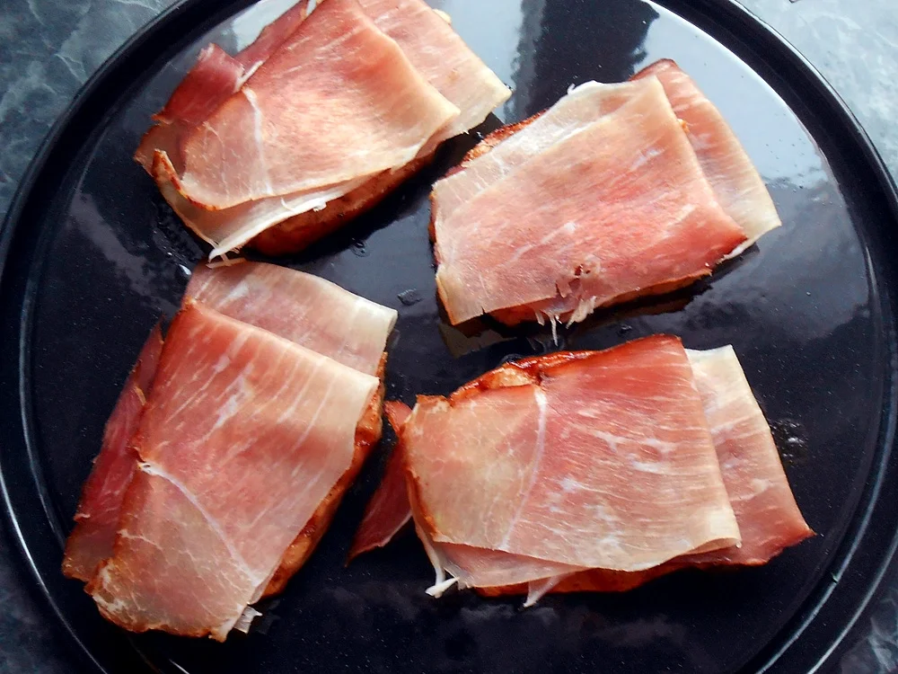 Gratinierte Kassler-Steaks mit jungen Erbsen - Rezept - Bild Nr. 16293