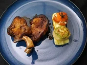 Lackiertes Iberico Karree mit Kartoffel-Mousseline und Gemüsepralinen - Rezept - Bild Nr. 16290