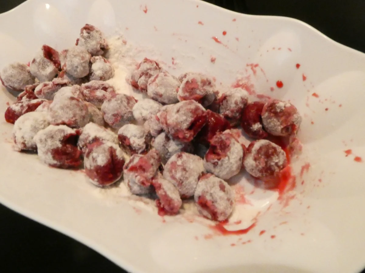 Spekulatius-Gugelhupf mit Kirschen und on Top Walnuss-Karamell - Rezept - Bild Nr. 16305