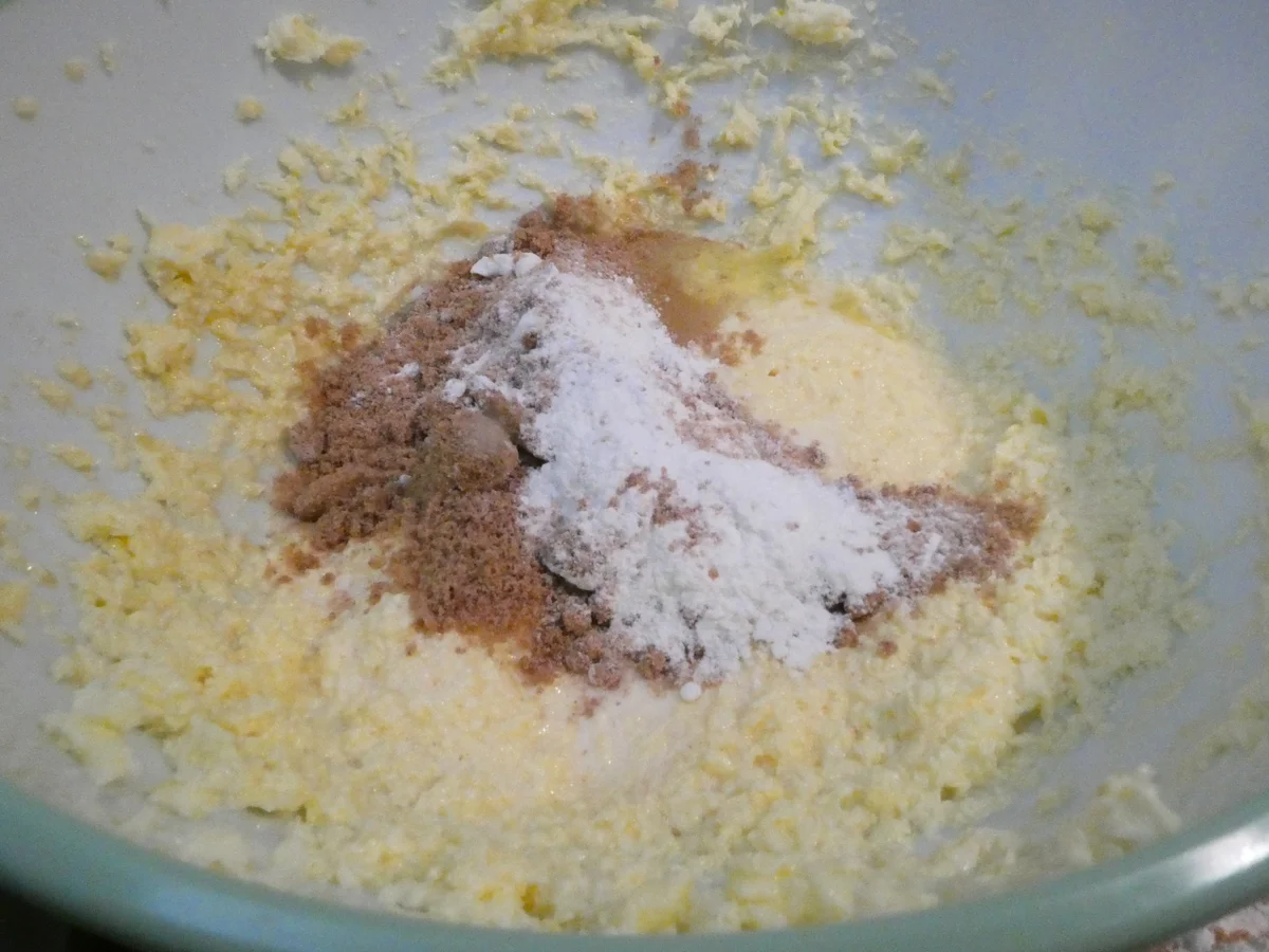 Spekulatius-Gugelhupf mit Kirschen und on Top Walnuss-Karamell - Rezept - Bild Nr. 16309