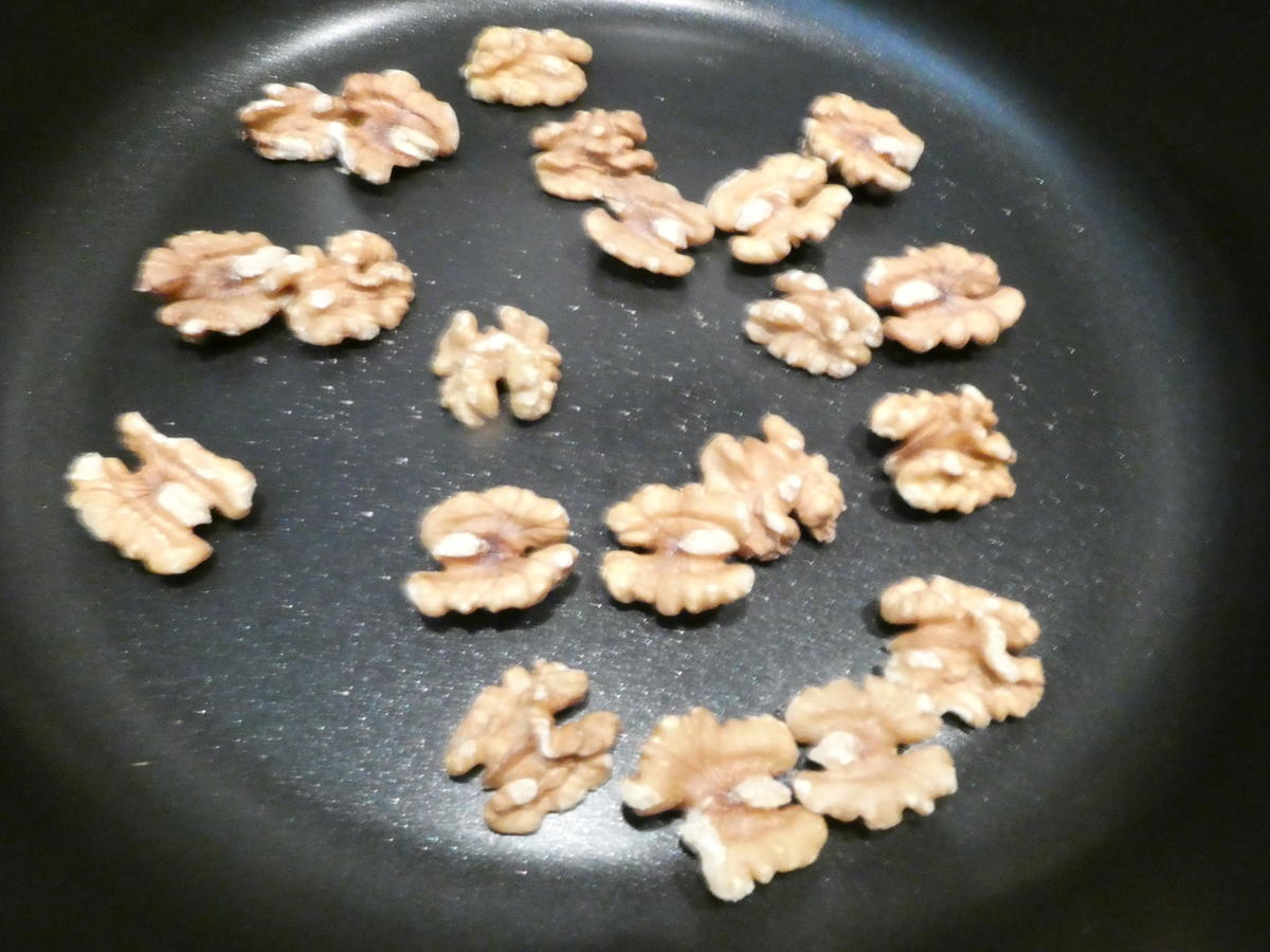 Spekulatius-Gugelhupf mit Kirschen und on Top Walnuss-Karamell - Rezept - Bild Nr. 16313