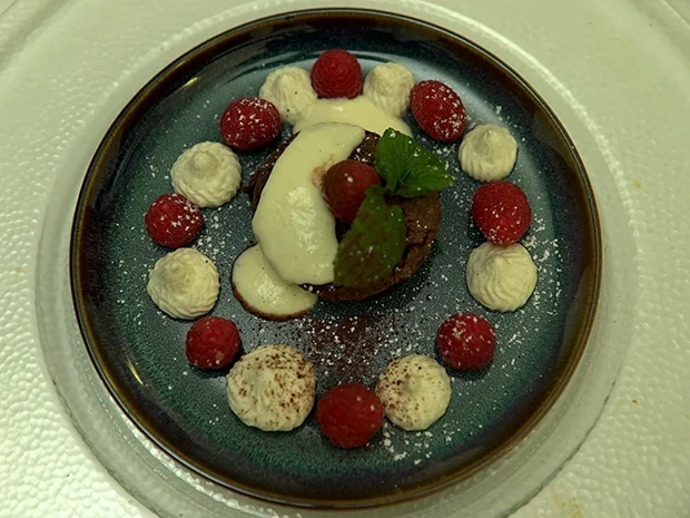 Schokokuchen mit Vanillesoße - Rezept - Bild Nr. 2