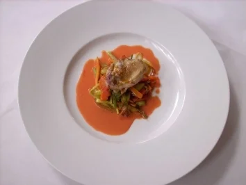 Rezept: Wachtelbrüstchen auf Wokgemüse mit Erdnuss-Koriander-Soße Wachtelbrüstchen auf Wokgemüse mit Erdnuss-Koriander-Soße - Rezept