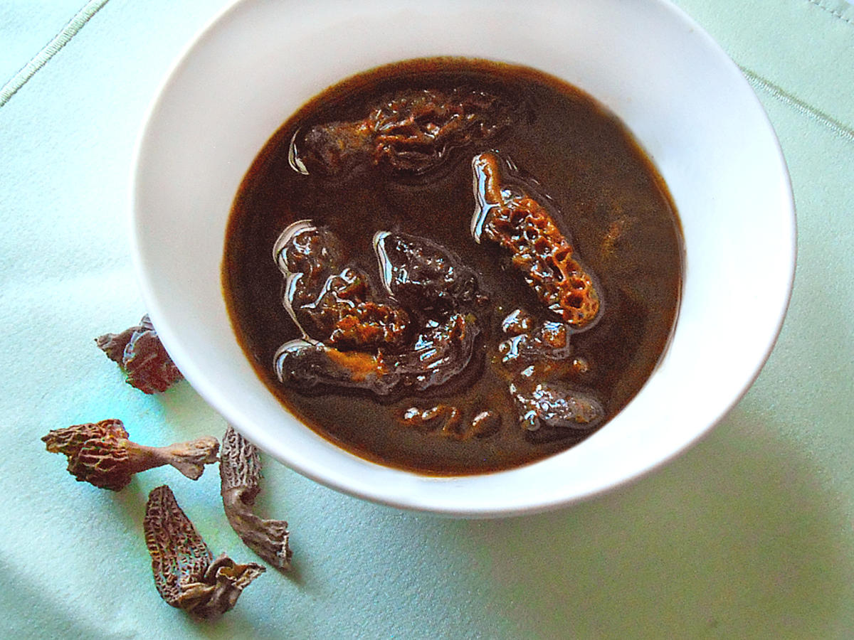 Sauce aux morilles noires - Dunkle Morchelsauce - Rezept - kochbar.de