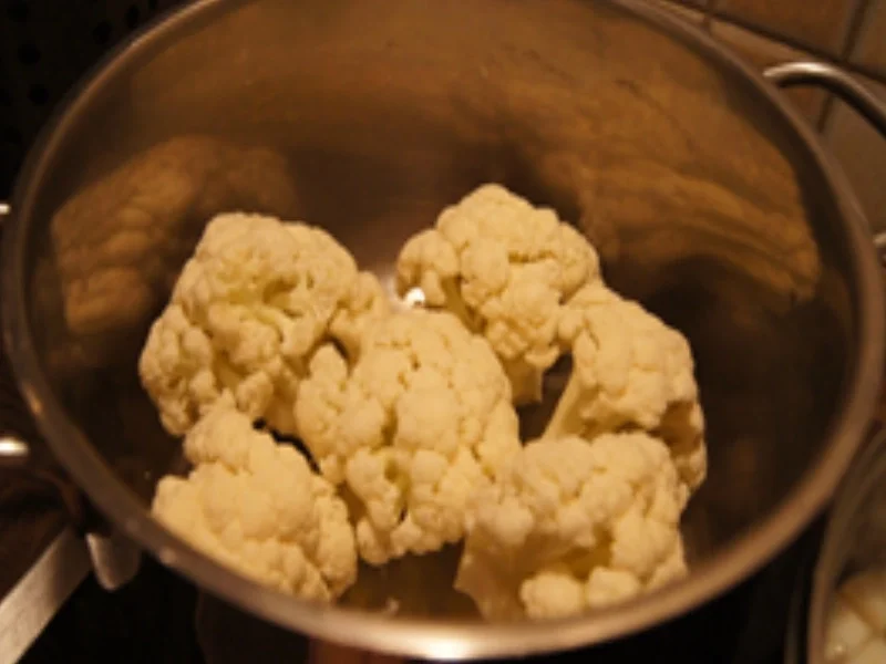 Herzhafte Buletten mit Blumenkohl und Sellerie-Kartoffel-Stampf - Rezept - Bild Nr. 11