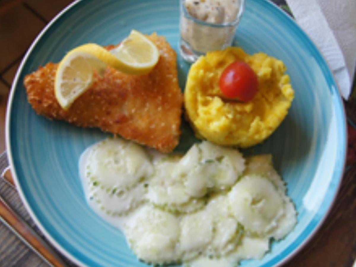 Seelachsfilet in Kartoffelpanade mit Gurkensalat und cremigen Kartoffelstampf - Rezept - Bild Nr. 2
