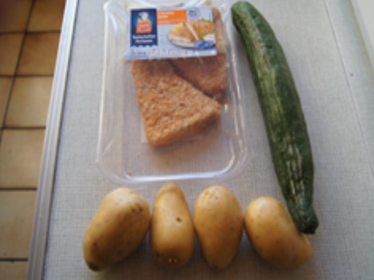 Seelachsfilet in Kartoffelpanade mit Gurkensalat und cremigen Kartoffelstampf - Rezept - Bild Nr. 3