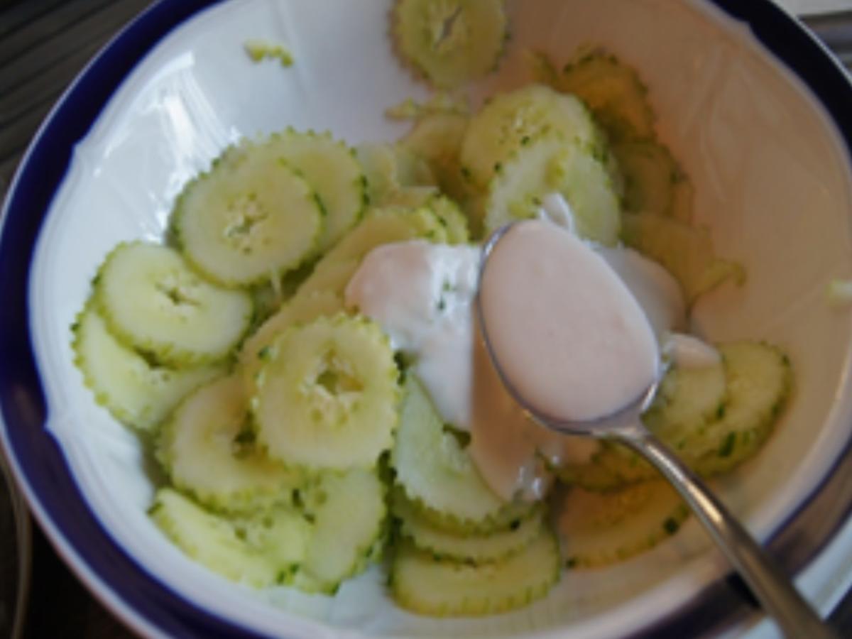 Seelachsfilet in Kartoffelpanade mit Gurkensalat und cremigen Kartoffelstampf - Rezept - Bild Nr. 9