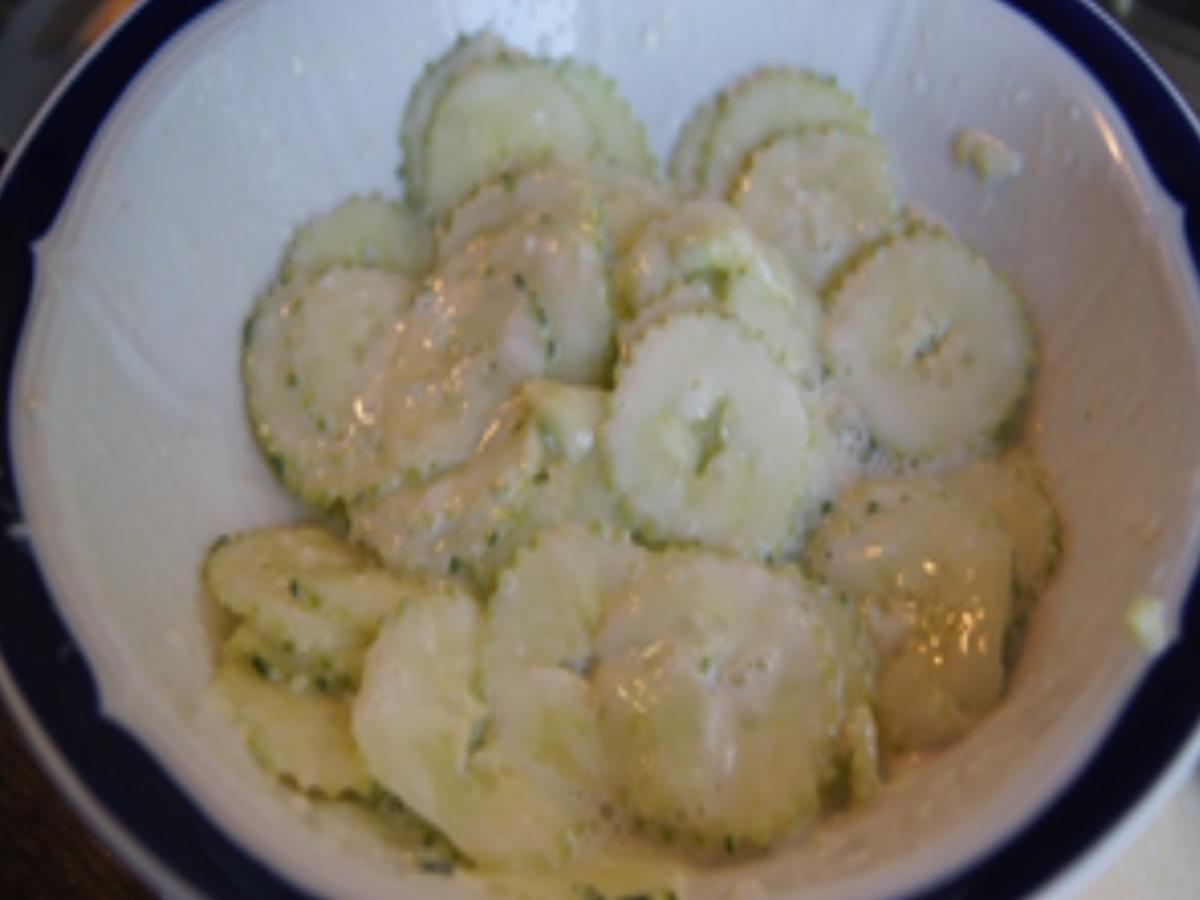 Seelachsfilet in Kartoffelpanade mit Gurkensalat und cremigen Kartoffelstampf - Rezept - Bild Nr. 10