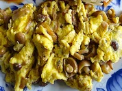 Würziges Rührei mit Shimeji-Pilzen - Rezept - Bild Nr. 16306