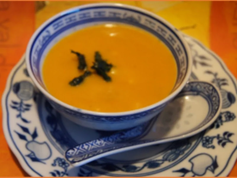 Asiatisch gewürzte Kürbiscremesuppe mit Garneleneinlage - Rezept - Bild Nr. 16306