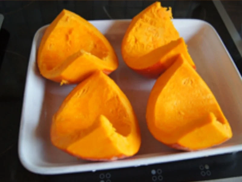 Asiatisch gewürzte Kürbiscremesuppe mit Garneleneinlage - Rezept - Bild Nr. 16308