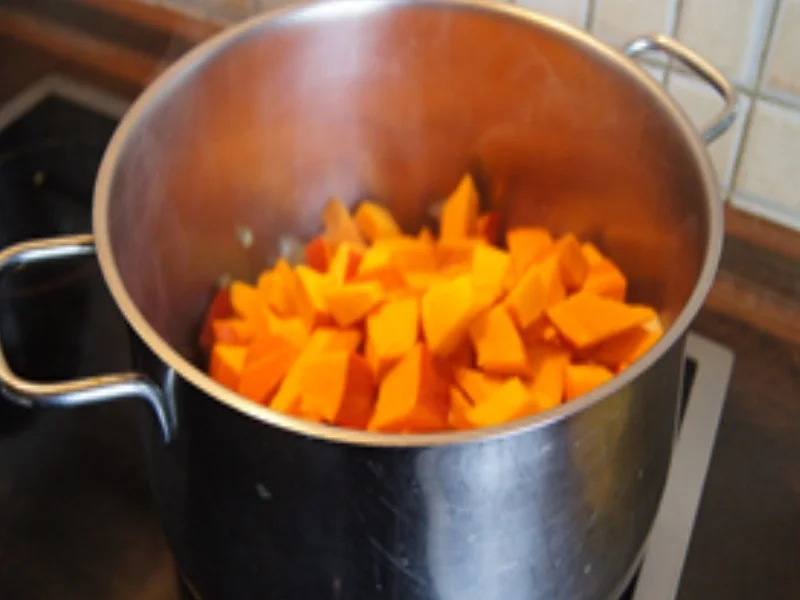 Asiatisch gewürzte Kürbiscremesuppe mit Garneleneinlage - Rezept - Bild Nr. 16313