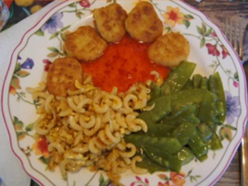 Rezept: Chicken Nuggets mit Zuckerschoten und Curry-Nudeln Bild Nr. 2 Chicken Nuggets mit Zuckerschoten und Curry-Nudeln - Rezept - Bild Nr. 2