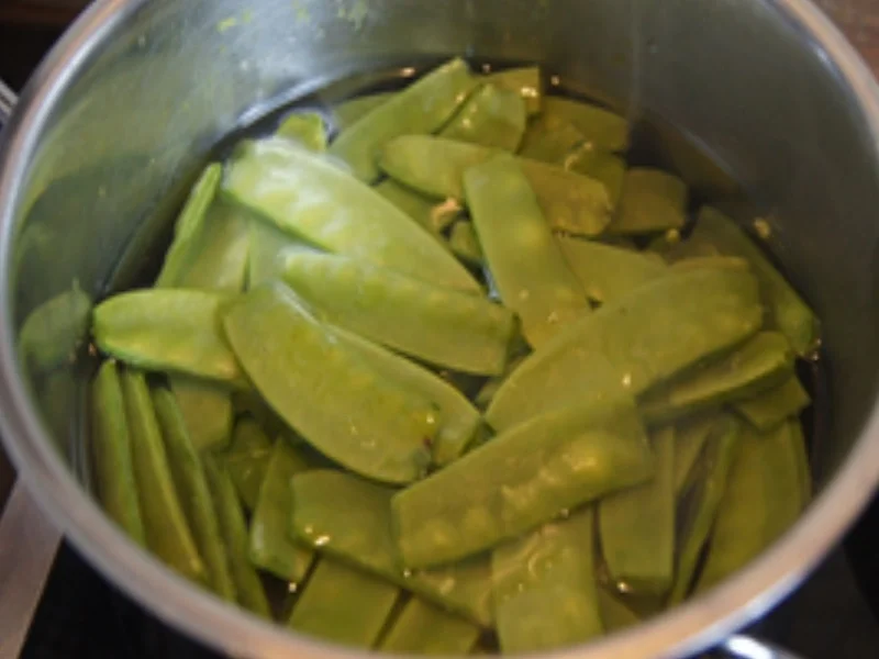 Rezept: Chicken Nuggets mit Zuckerschoten und Curry-Nudeln Bild Nr. 7 Chicken Nuggets mit Zuckerschoten und Curry-Nudeln - Rezept - Bild Nr. 7