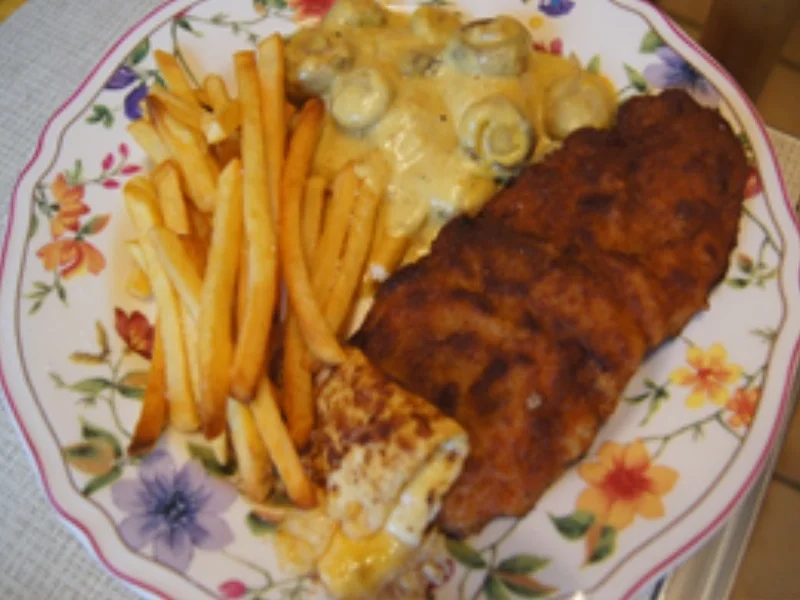 Rezept: Schweineschnitzel mit Curry-Rahm-Champignons und Pommes Frites Bild Nr. 2 Schweineschnitzel mit Curry-Rahm-Champignons und Pommes Frites - Rezept - Bild Nr. 2