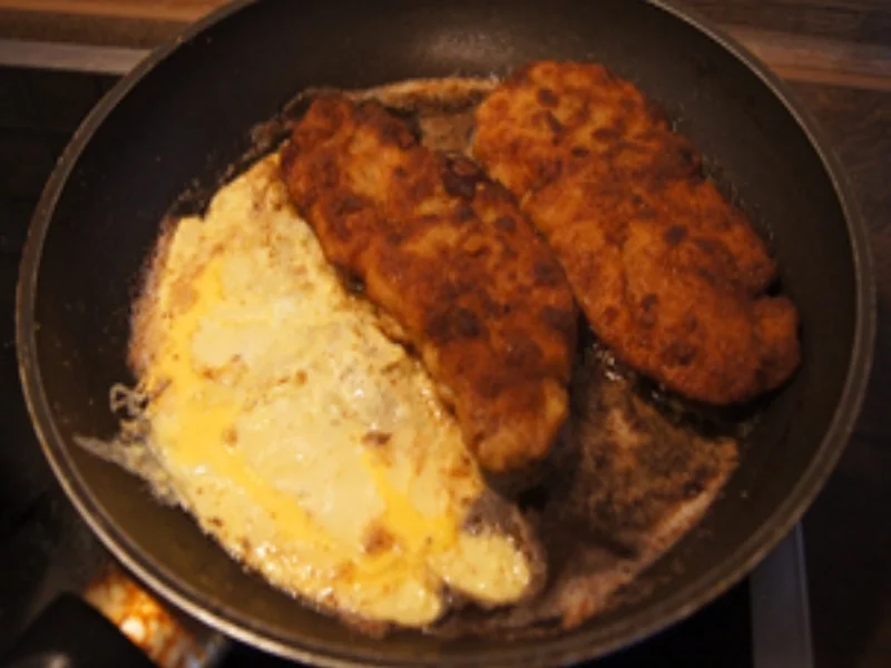 Rezept: Schweineschnitzel mit Curry-Rahm-Champignons und Pommes Frites Bild Nr. 7 Schweineschnitzel mit Curry-Rahm-Champignons und Pommes Frites - Rezept - Bild Nr. 7