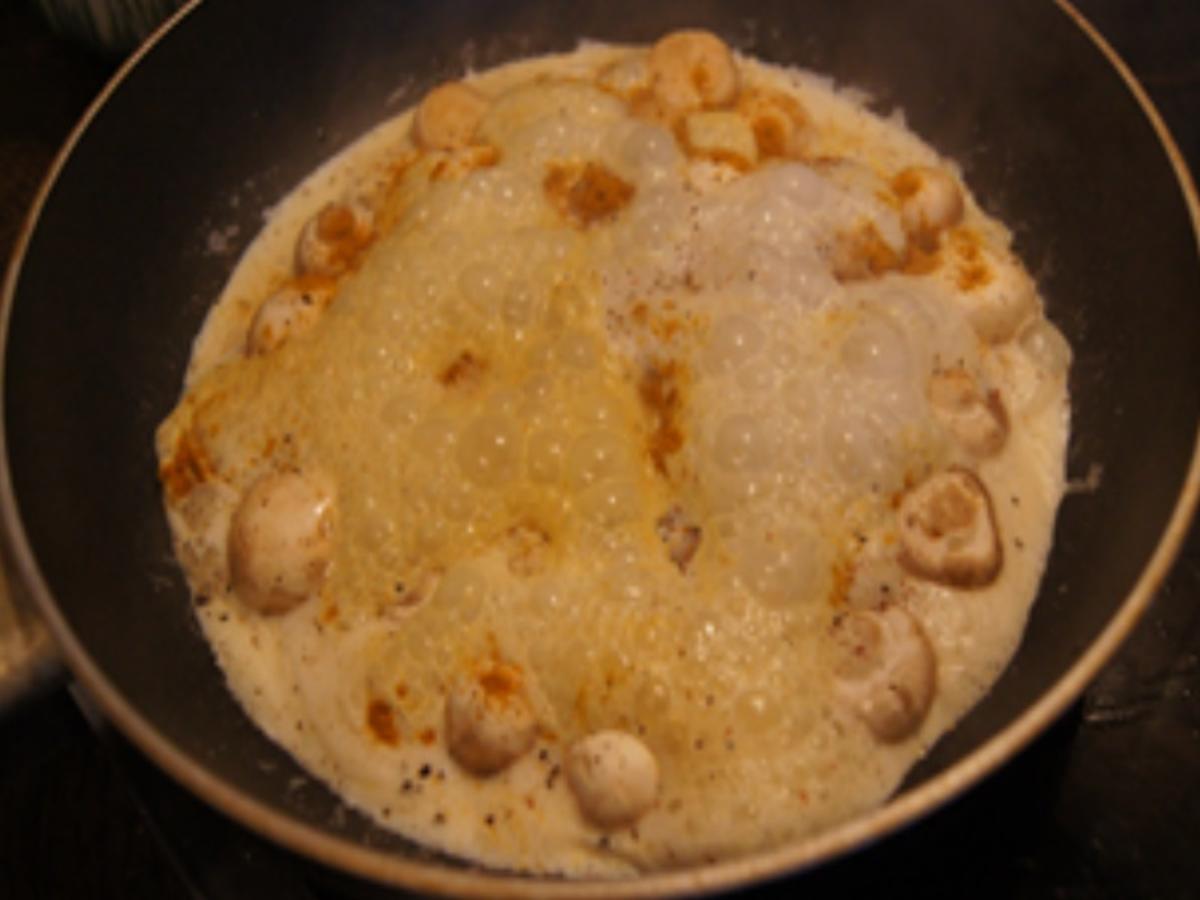 Schweineschnitzel mit Curry-Rahm-Champignons und Pommes Frites - Rezept - Bild Nr. 8