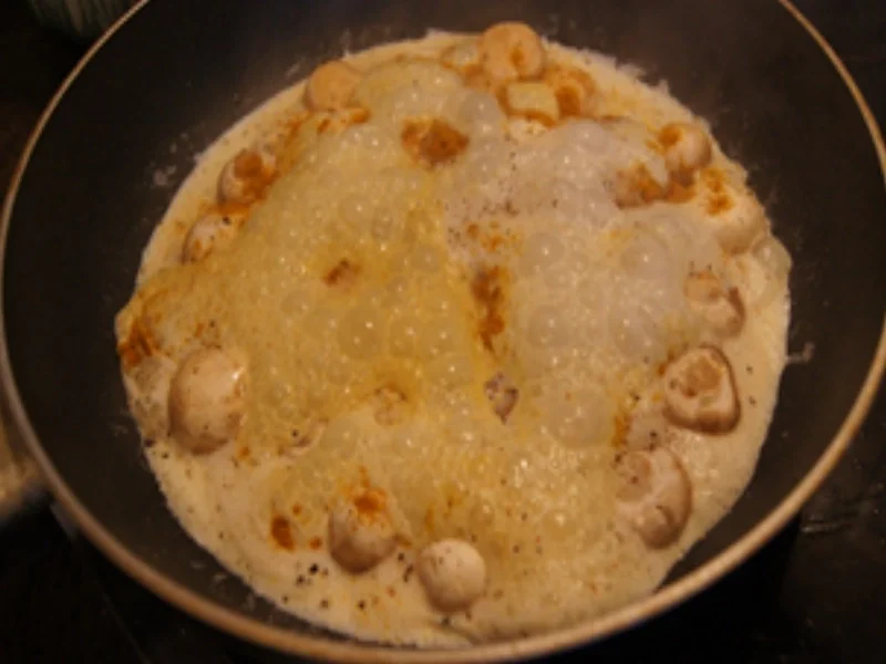 Rezept: Schweineschnitzel mit Curry-Rahm-Champignons und Pommes Frites Bild Nr. 8 Schweineschnitzel mit Curry-Rahm-Champignons und Pommes Frites - Rezept - Bild Nr. 8