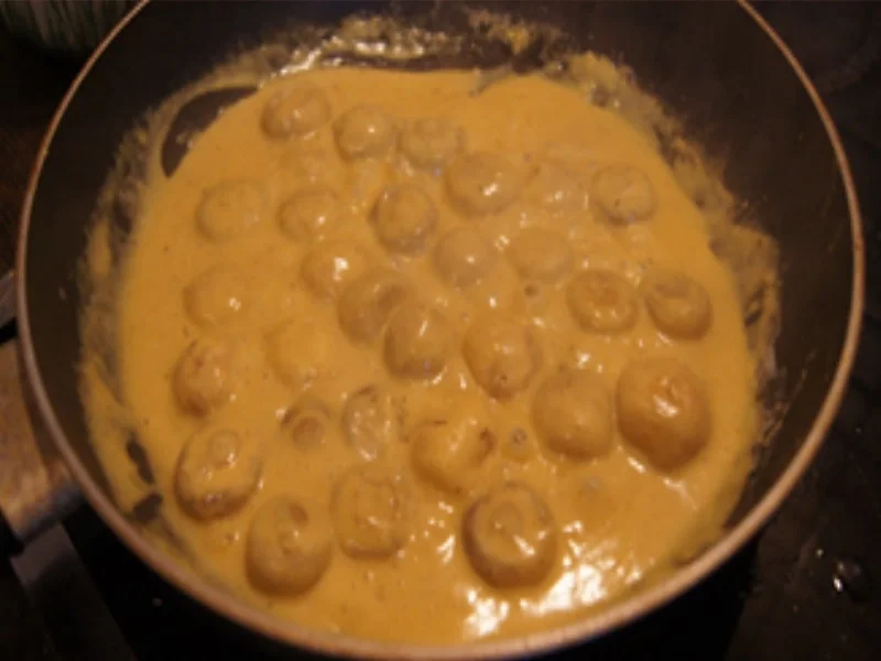 Rezept: Schweineschnitzel mit Curry-Rahm-Champignons und Pommes Frites Bild Nr. 9 Schweineschnitzel mit Curry-Rahm-Champignons und Pommes Frites - Rezept - Bild Nr. 9