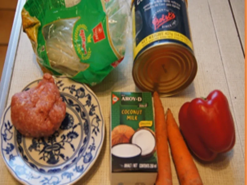 Rezept: Curry-Wok mit Hackfleisch, Gemüse und Reisnudeln Bild Nr. 3 Curry-Wok mit Hackfleisch, Gemüse und Reisnudeln - Rezept - Bild Nr. 3