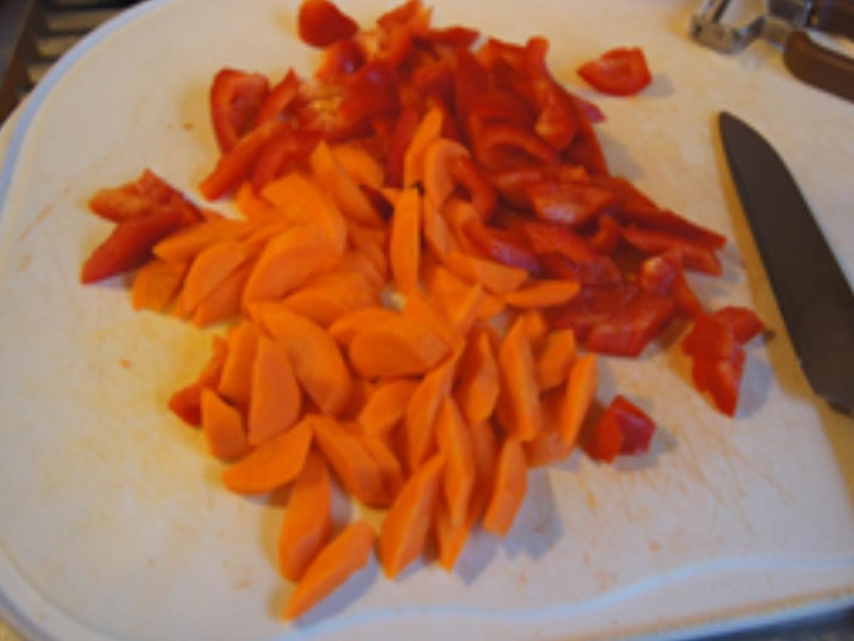 Curry-Wok mit Hackfleisch, Gemüse und Reisnudeln - Rezept - Bild Nr. 4