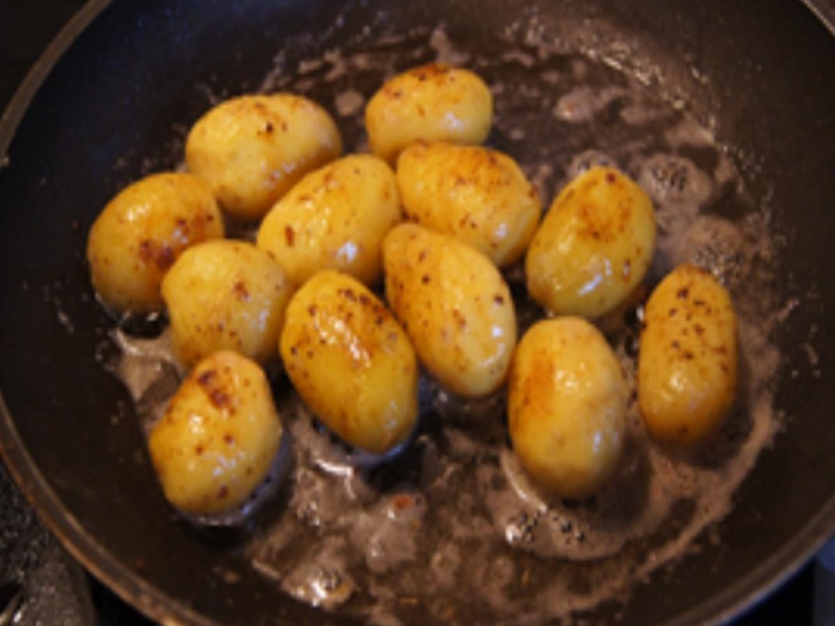 Mini-Schnitzel mit Bobby-Bohnen und Brat-Drillingen - Rezept - kochbar.de
