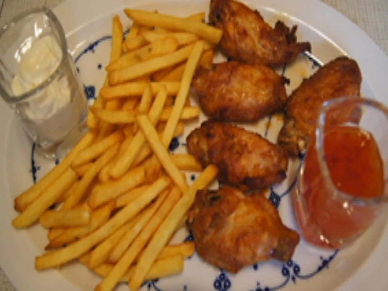 Chicken Wings mit Pommes Frites und Gurkensalat - Rezept - Bild Nr. 16307