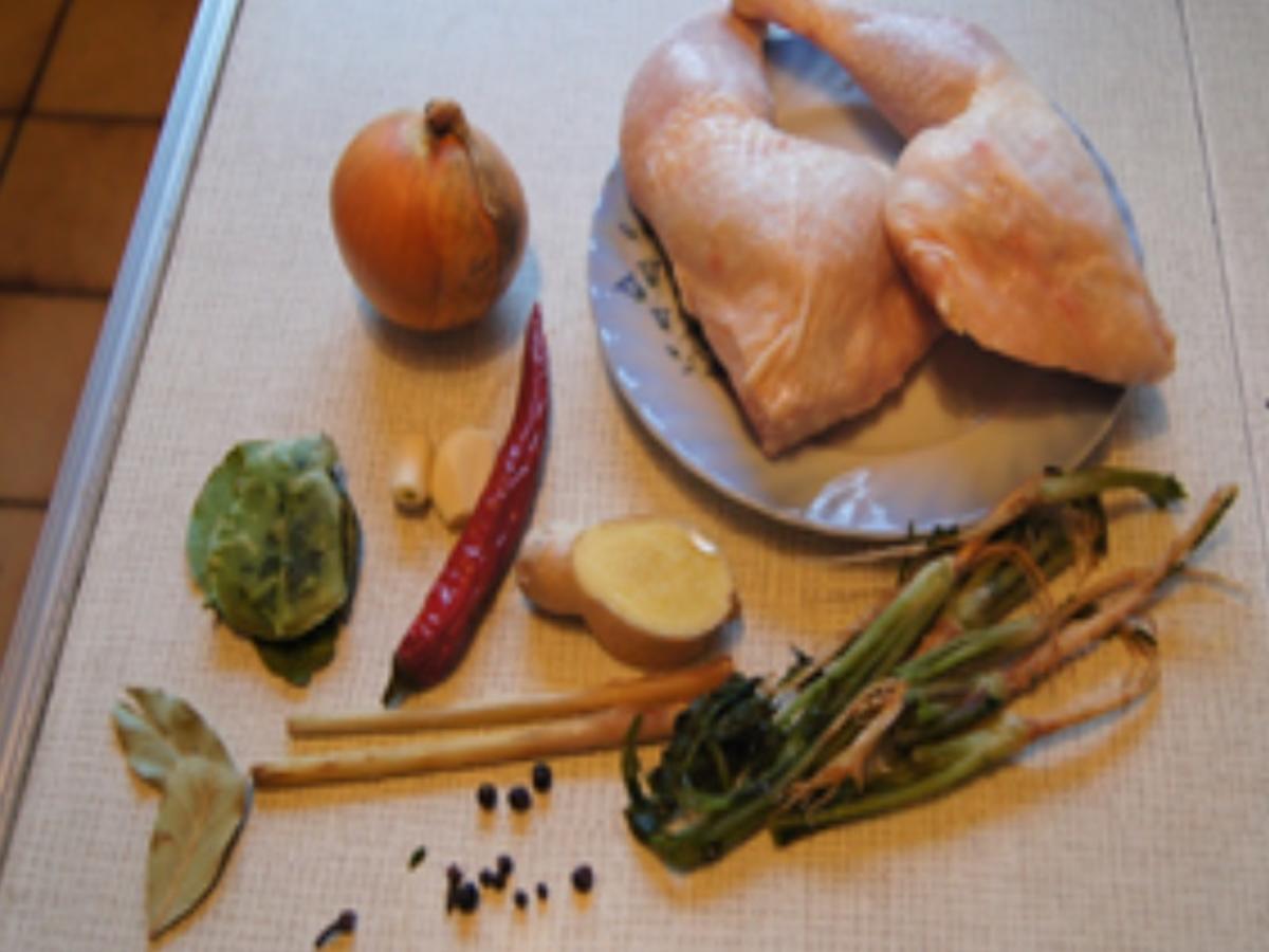 Hühnersuppentopf mit Gemüsemix und Suppennudeln - Rezept - Bild Nr. 16307
