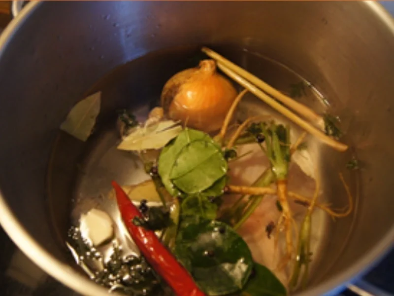 Hühnersuppentopf mit Gemüsemix und Suppennudeln - Rezept - Bild Nr. 16308