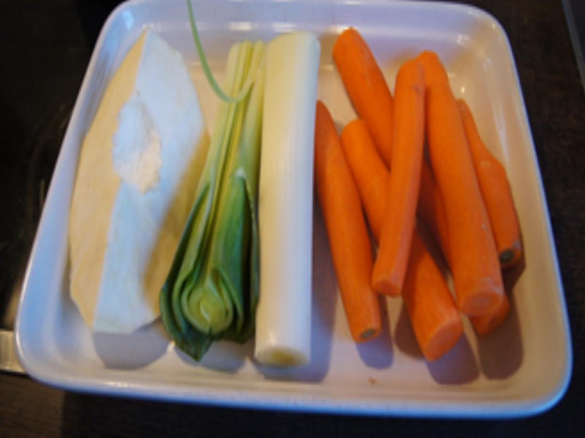 Hühnersuppentopf mit Gemüsemix und Suppennudeln - Rezept - kochbar.de