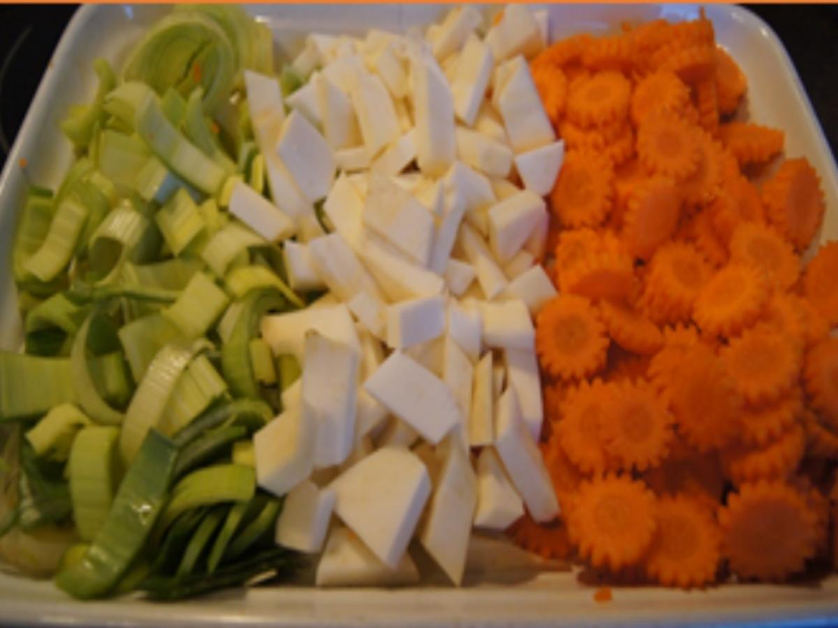 Hühnersuppentopf mit Gemüsemix und Suppennudeln - Rezept - kochbar.de