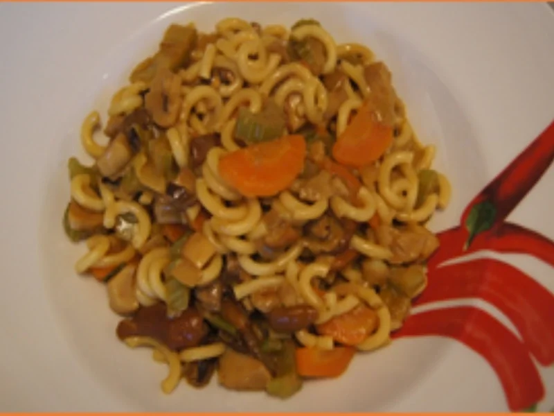 Nudelpfanne mit Gemüsemix und Steinpilzen - Rezept - Bild Nr. 16306